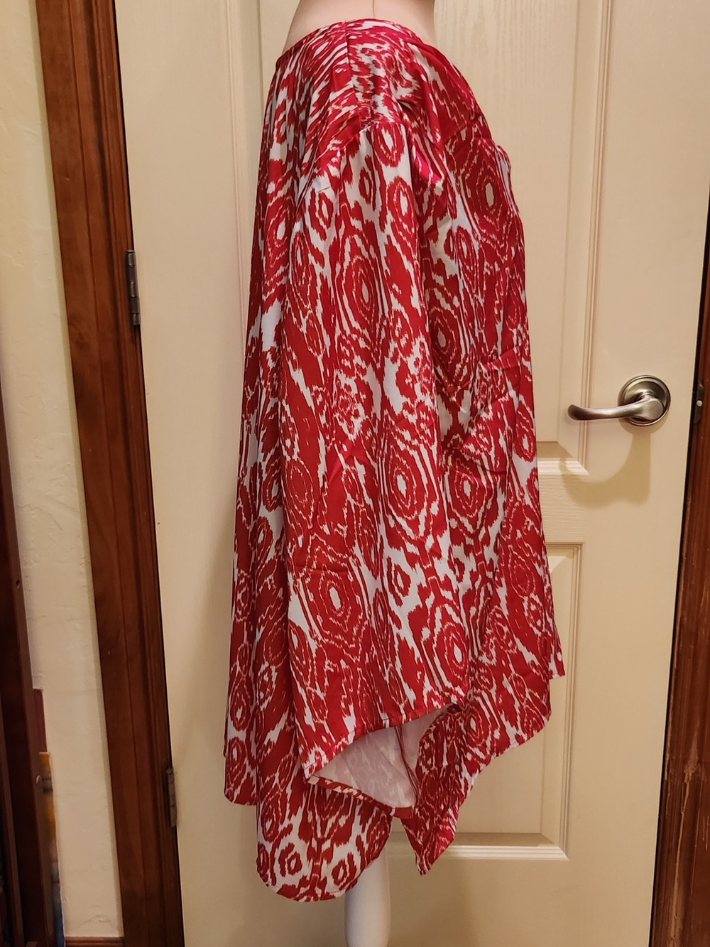 Catherines Bold Red and White Ikat Diamond Pattern Tunic Flowy Sleeves 26/28W 3X - Picture 2 of 7